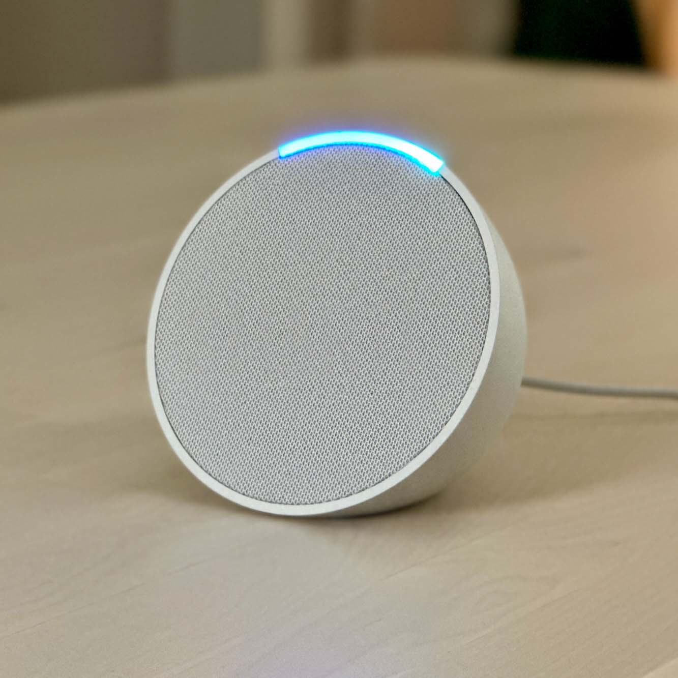 Amazon Echo pop Wifi Bluetooth Branco: utiliza com comandos de voz para pesquisar algo na internet